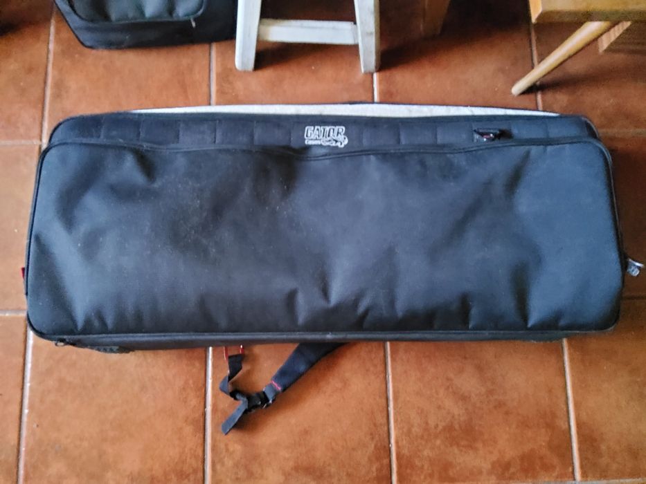 Nord Lead 2X versão teclado + Mala de transporte
A