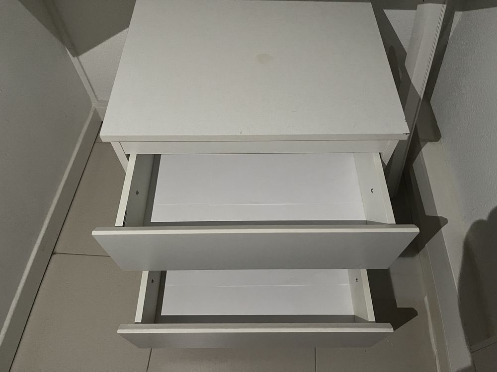 Mesas / moveis branco cada 25