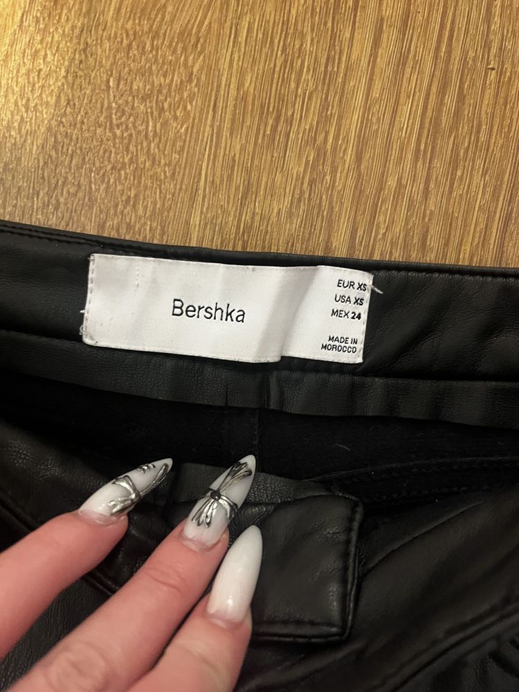 Spodnie skorzane szerokie bershka