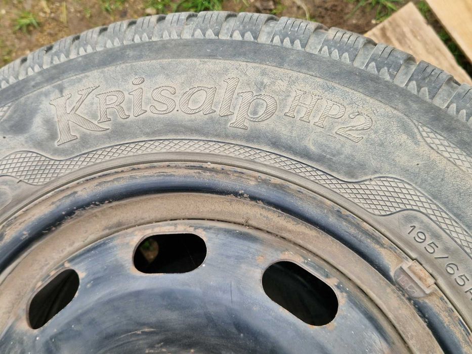 Opony zimowe na felgach stalowych 120zł sztuka