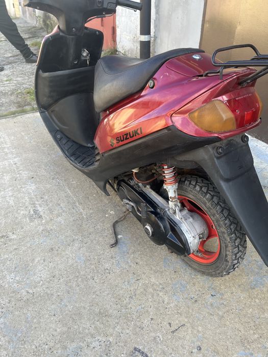 Скутер Suzuki ,на полном ходу !