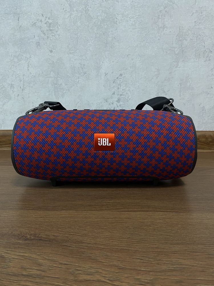 JBL Xtreme (malta) першого покоління