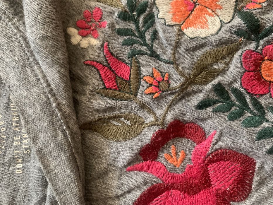 Вышитый набор топ  и синие стрейч джинси  M 200 гр