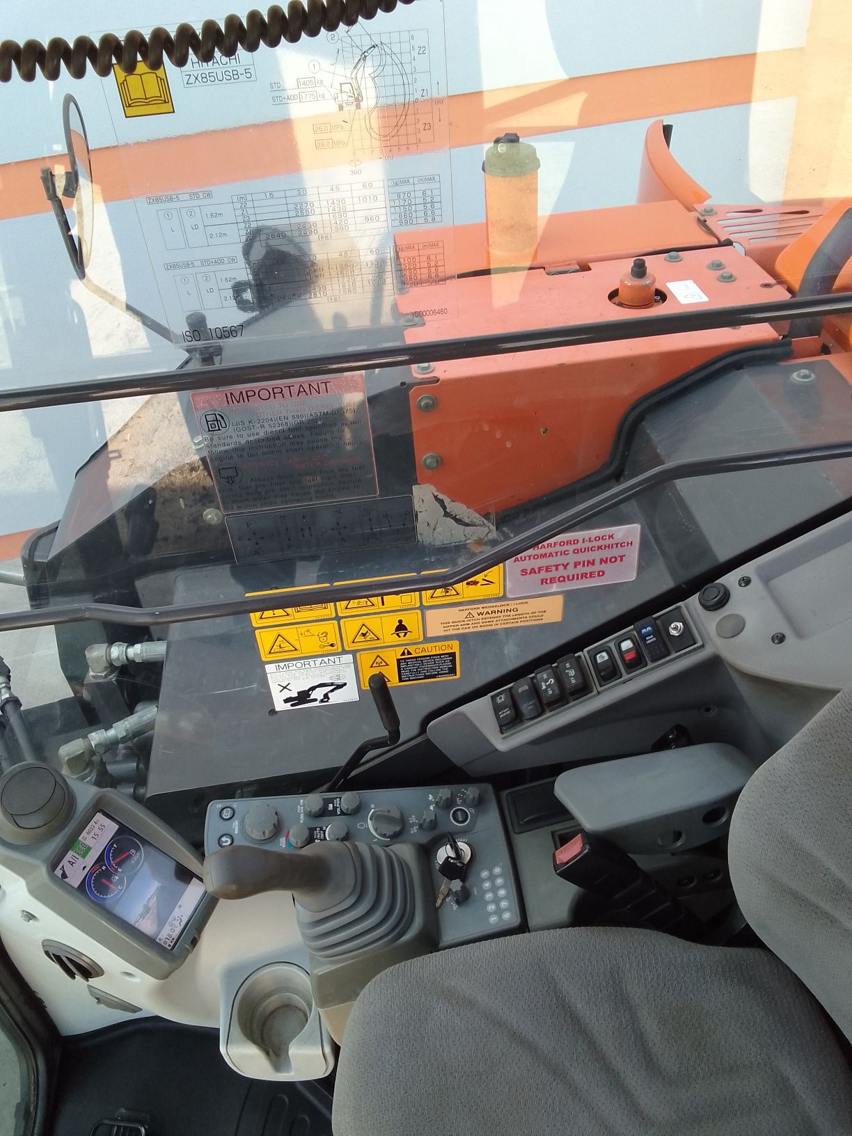 Mini giratória escavadora HITACHI 8650kg