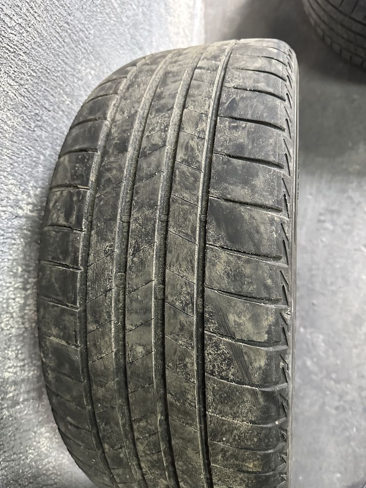 Продам пару летней резины Bridgestone 235/45/R18