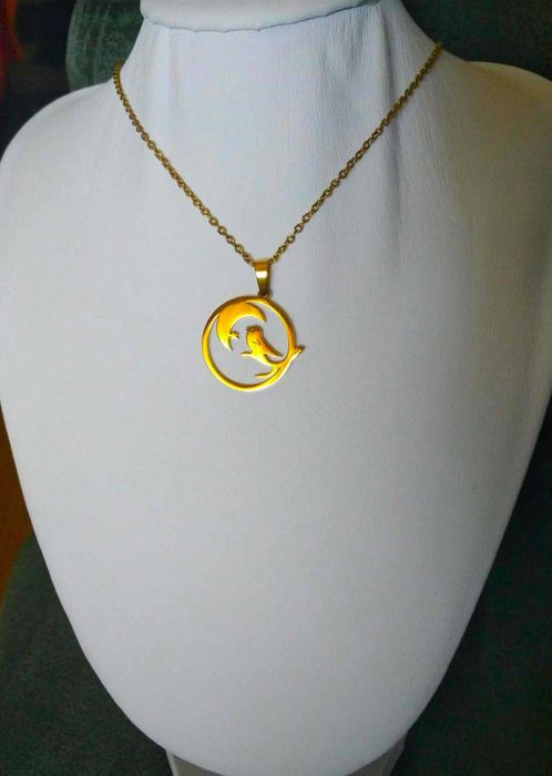 Colar Aço Dourado c/ Passaro a Cantar a Lua NOVO