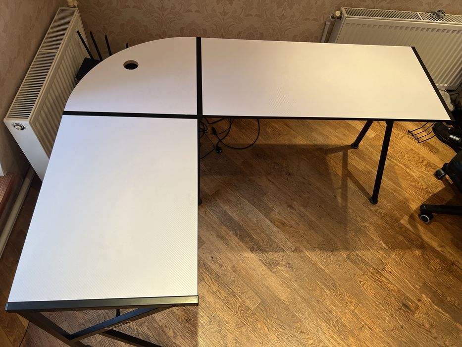 Стол компьютерный углрвой геймерский Huzaro Hero 6,3 White белый