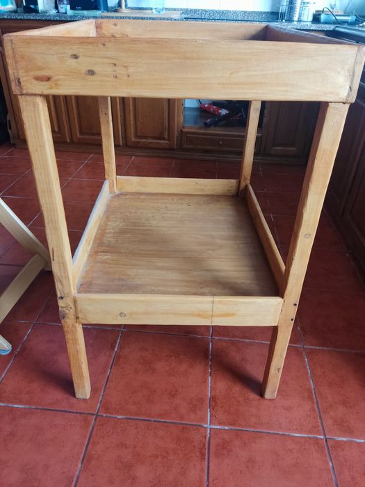 Muda fraldas em madeira