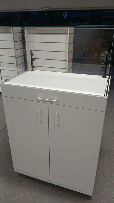 Gablota szklana jubilerska na postumencie , wysepka, słupek,  Led