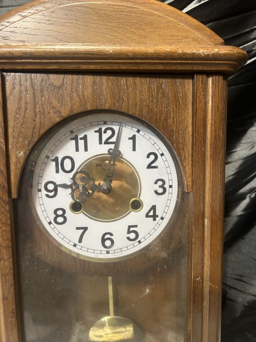 Zegar ścienny Metro – w drewnianej oprawie, z wahadłem