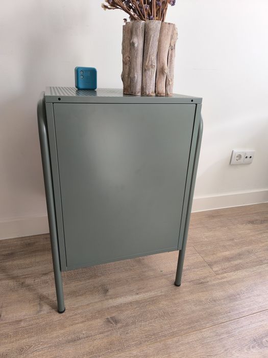 Cómoda em metal IKEA como nova
