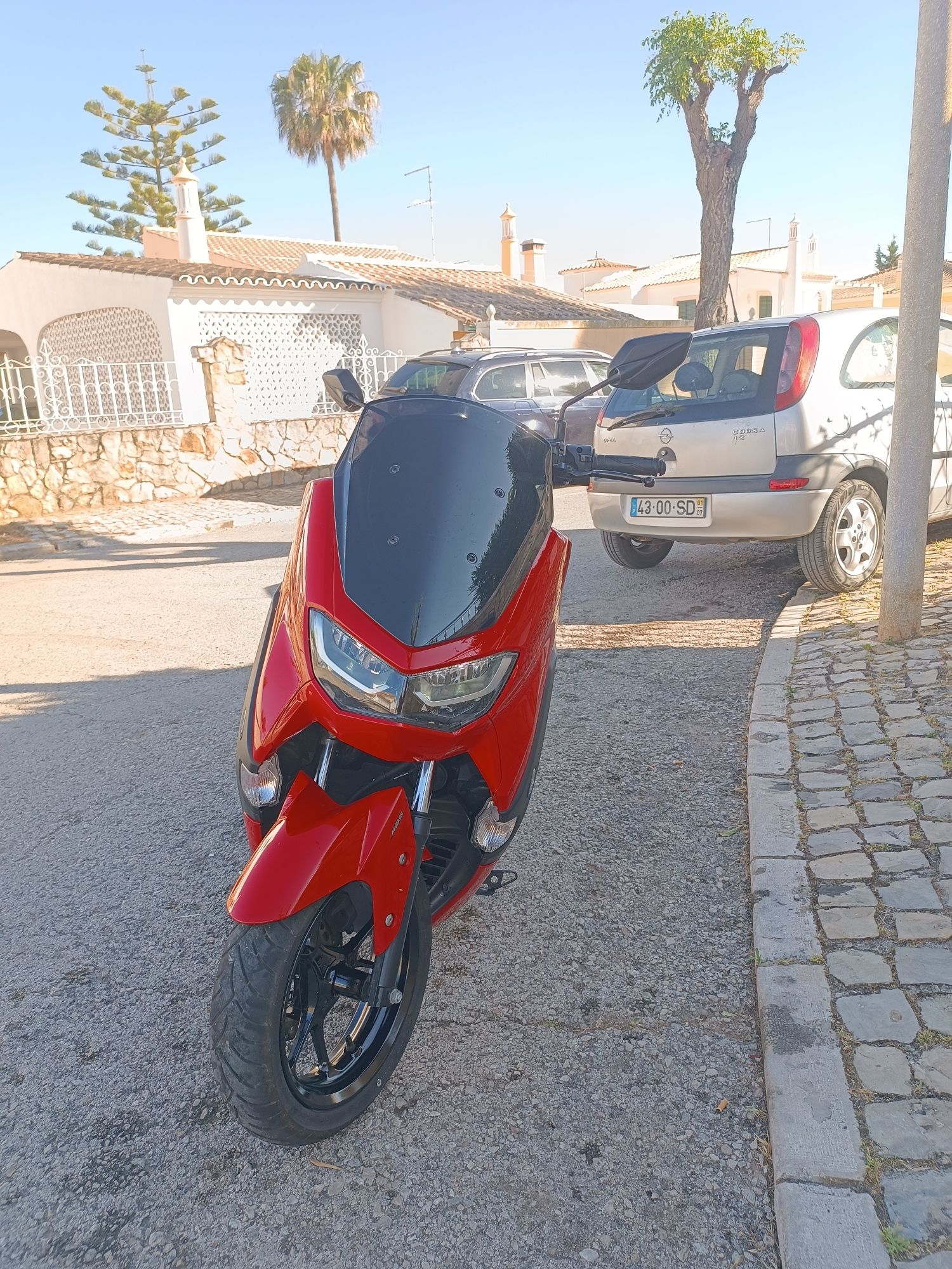N-Max 125Cc vermelho brilhante
