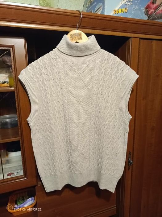 Продам   женскую  жилетку.