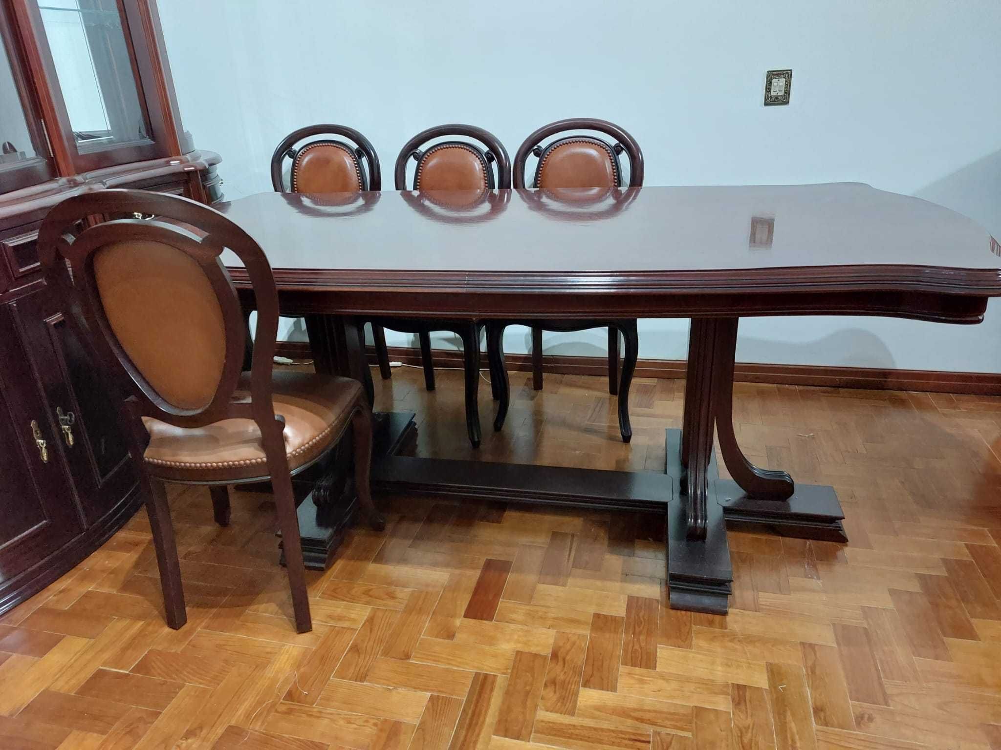 Movel Sala de Jantar + Mesa e cadeiras + Aparador com Espelho