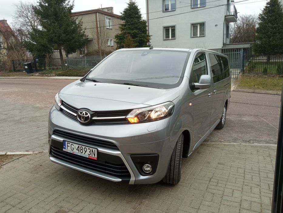 wynajem bus Toyota ProAce Verso 9 osobowa