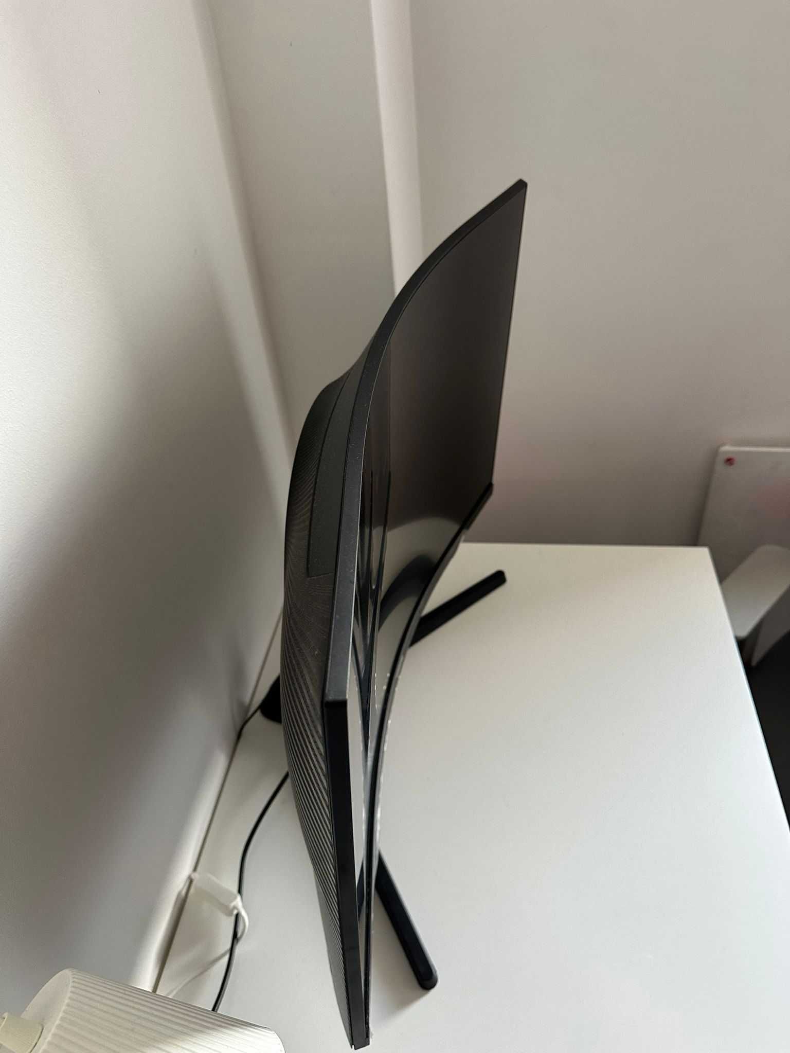 Monitor Samsung Odyssey G5 32″ QHD Curvo – Como Novo