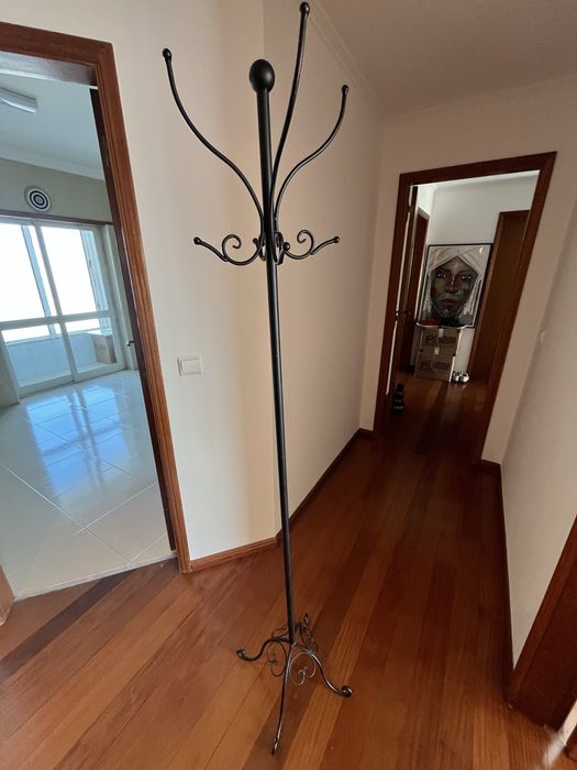 Bengaleiro de pé ferro preto