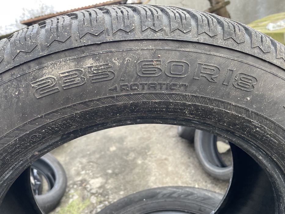 Nokian 235/60 r18 комплект зима