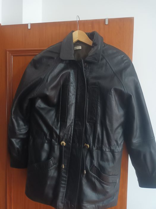 Casaco de mulher em pele preto