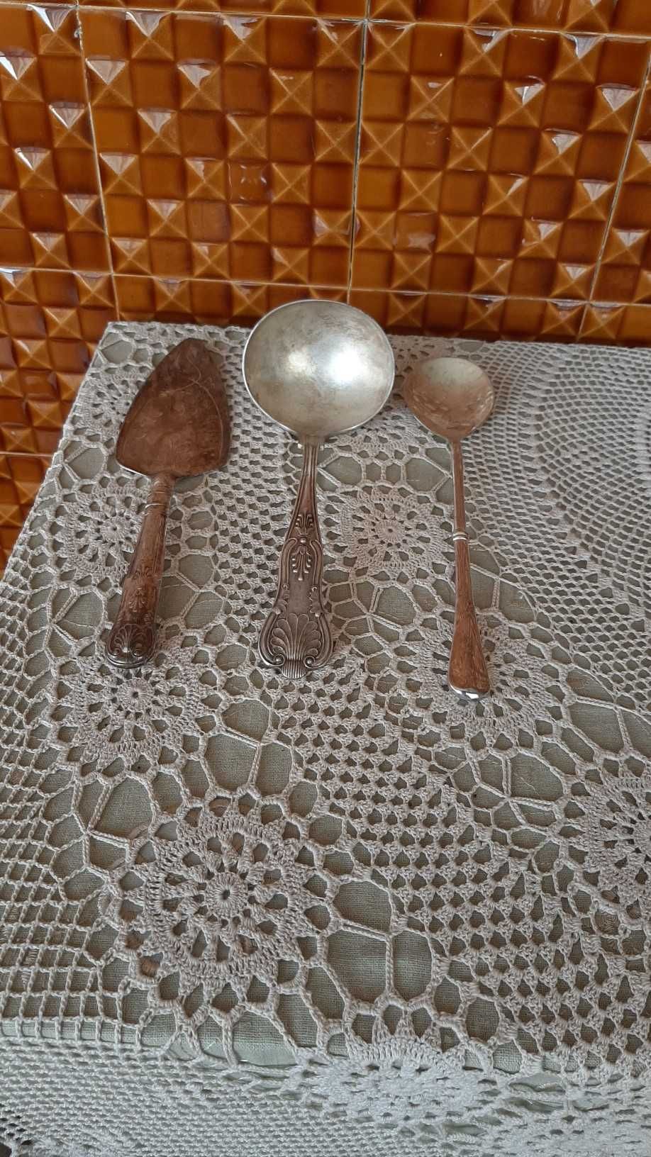 2 pecas em prata e 1 em casquinha