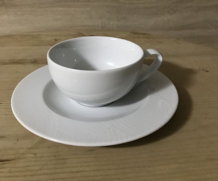 Serviço Porcelana Costa Verde Chavenas e pratos