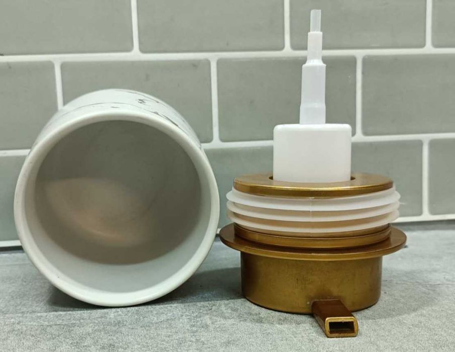 Дозатор из керамики для жидкого мыла