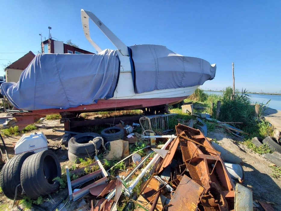 Катер под ремонт Larson 290 США 1999