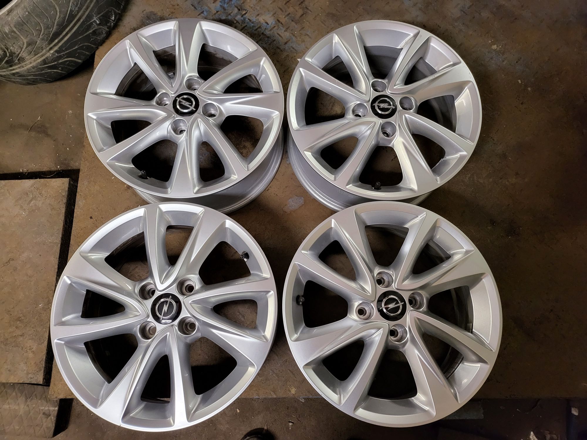 Alufelgi 16 Opel Corsa F 4x108 IS38