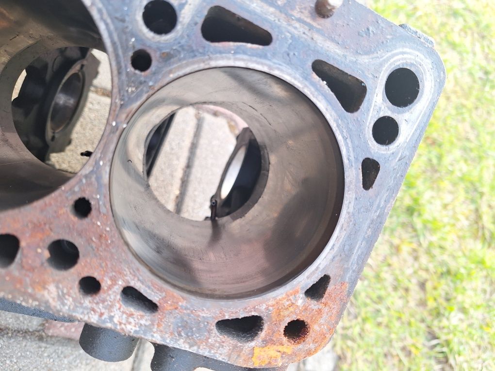 Blok dół silnka Audi A4 B7 2.0 tfsi BGB 06F103021D