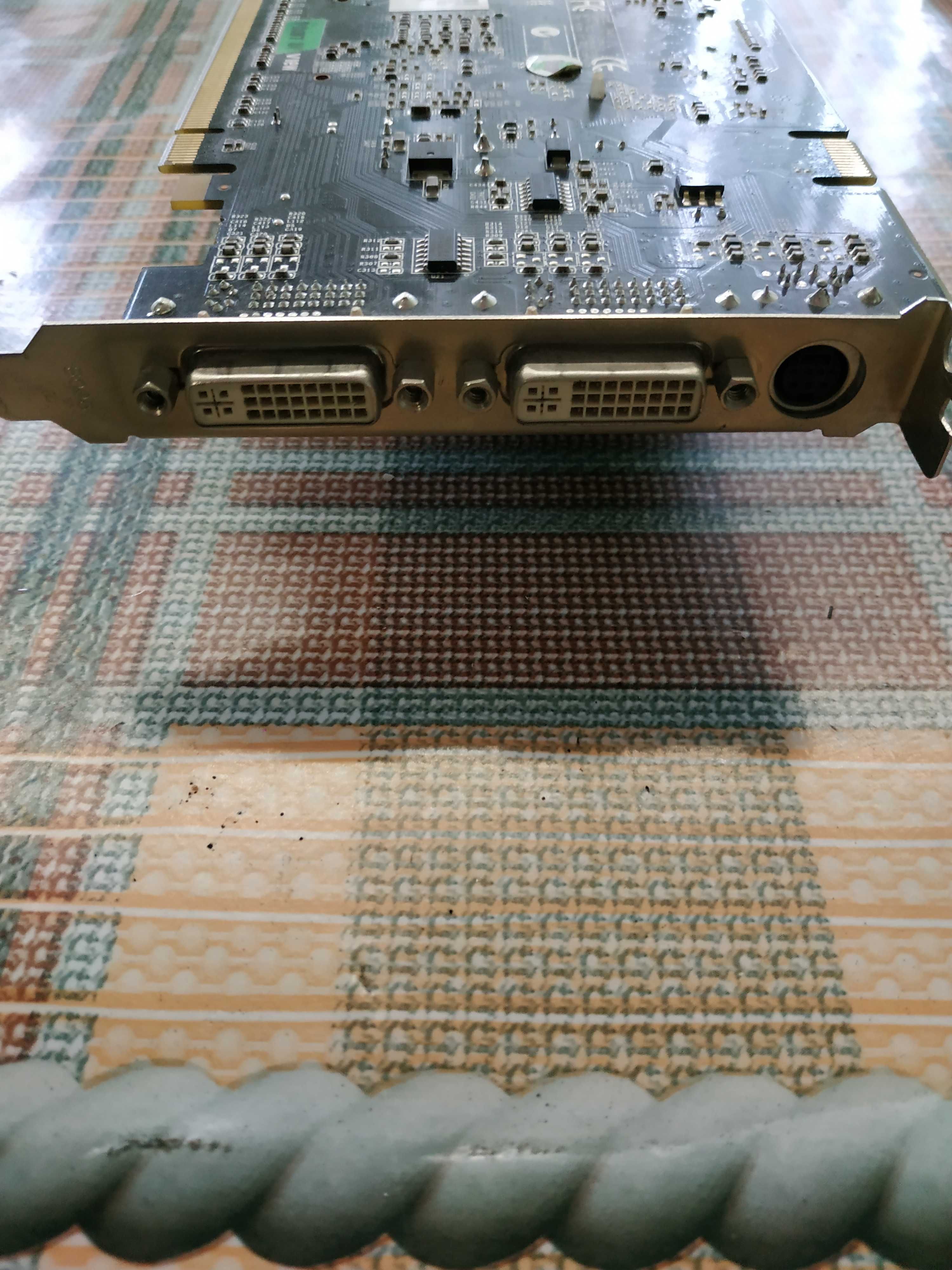 Видеокарта 7600GT ноу нейм DDR3 256 Мб рабочая