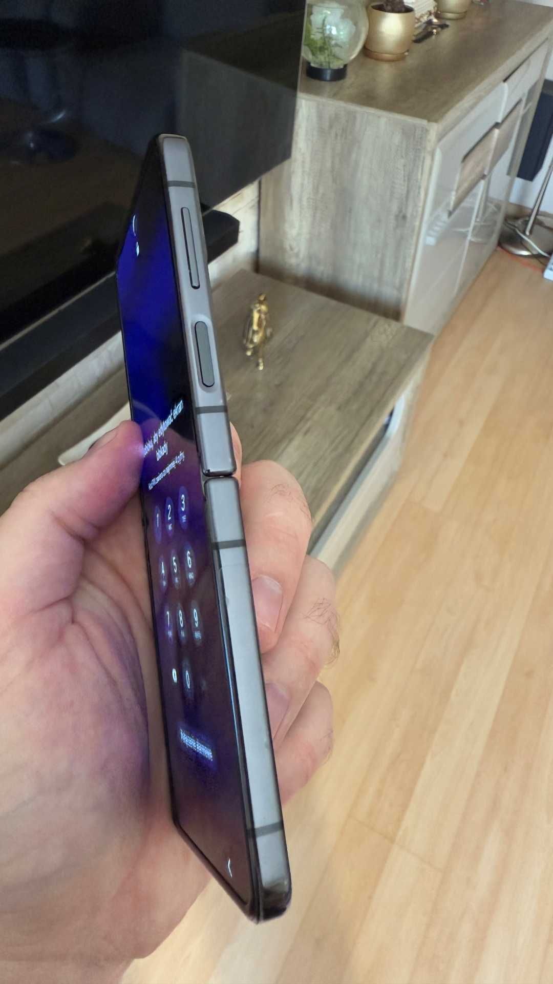 Samsung Galaxy Z Flip4