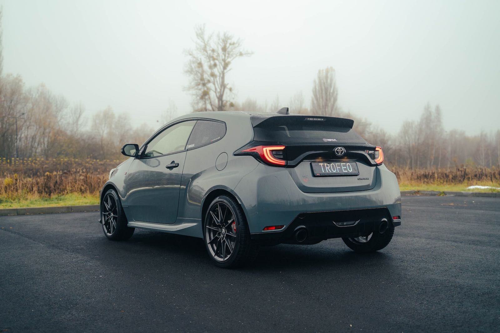 Wynajem Toyota GR Yaris Eventuri bez kaucji wypożyczalnia samochodów