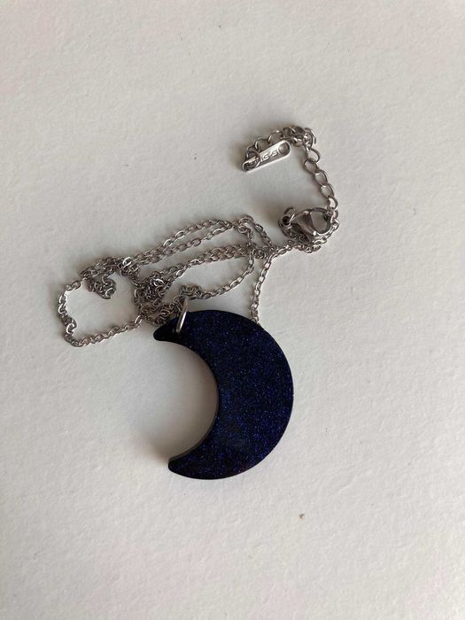 naszyjnik księżyc granatowy niebieski opal