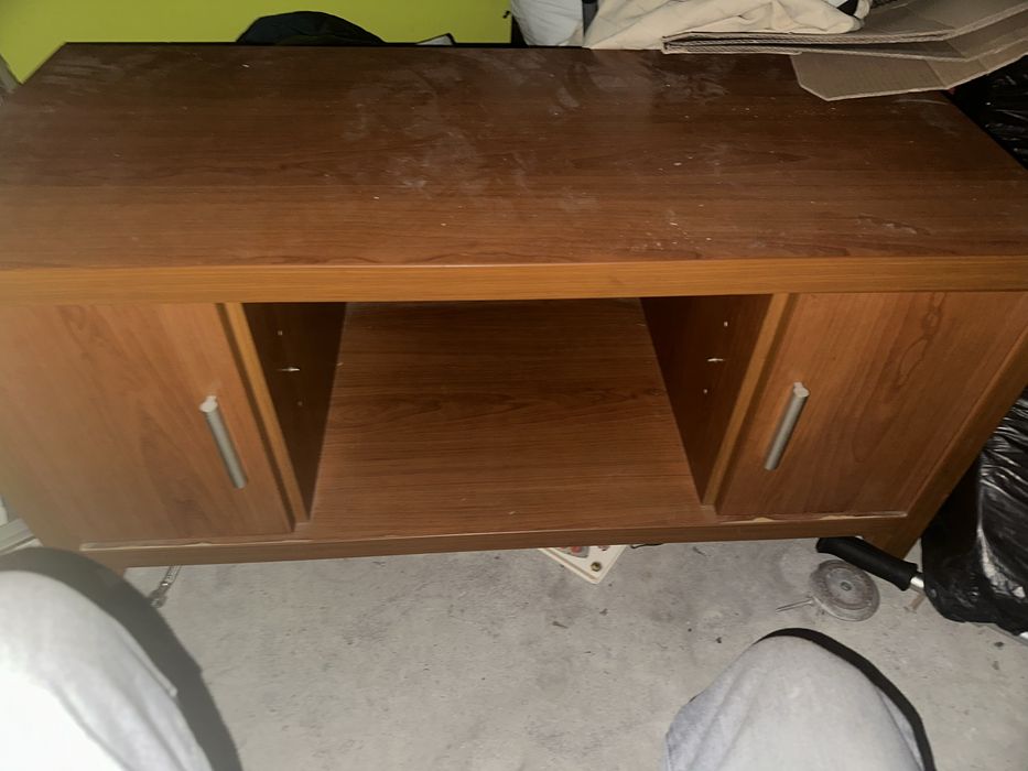 Vendo mesa da para por a tv e dvd por baixo
