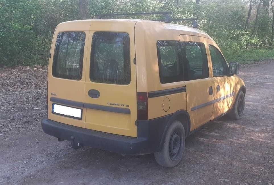 Opel Combo 5 osobowy 1.7D 2002 Rok Ładowność: 592 kg