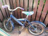 Niebieski rowerek dziecięcy