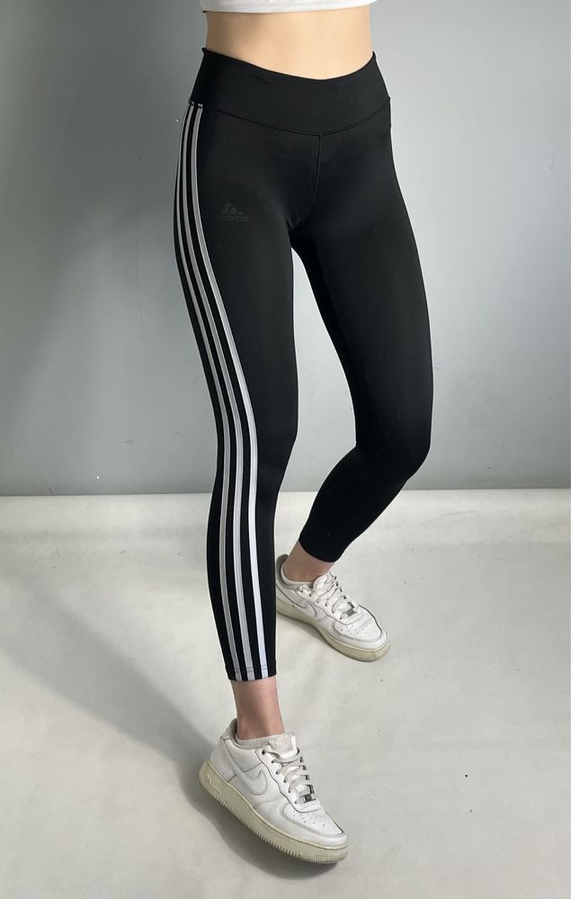 Damskie sportowe legginsy Adidas