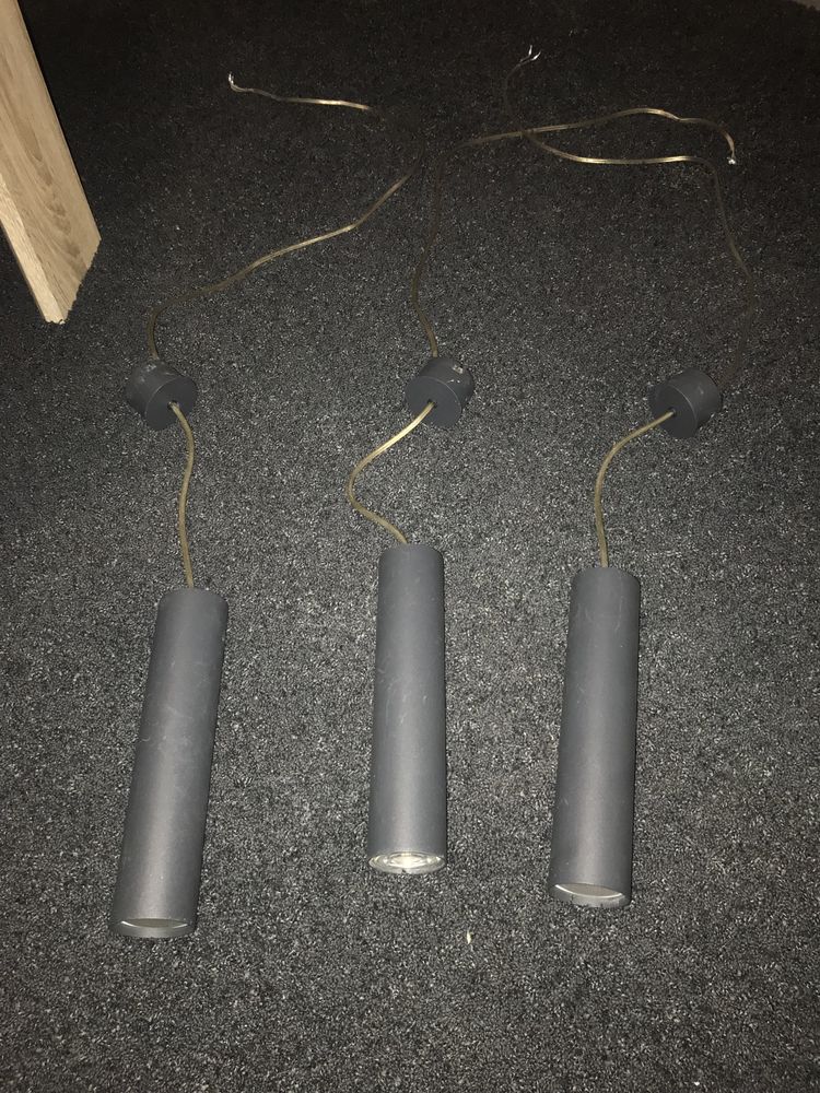 Trzy lampy wiszące