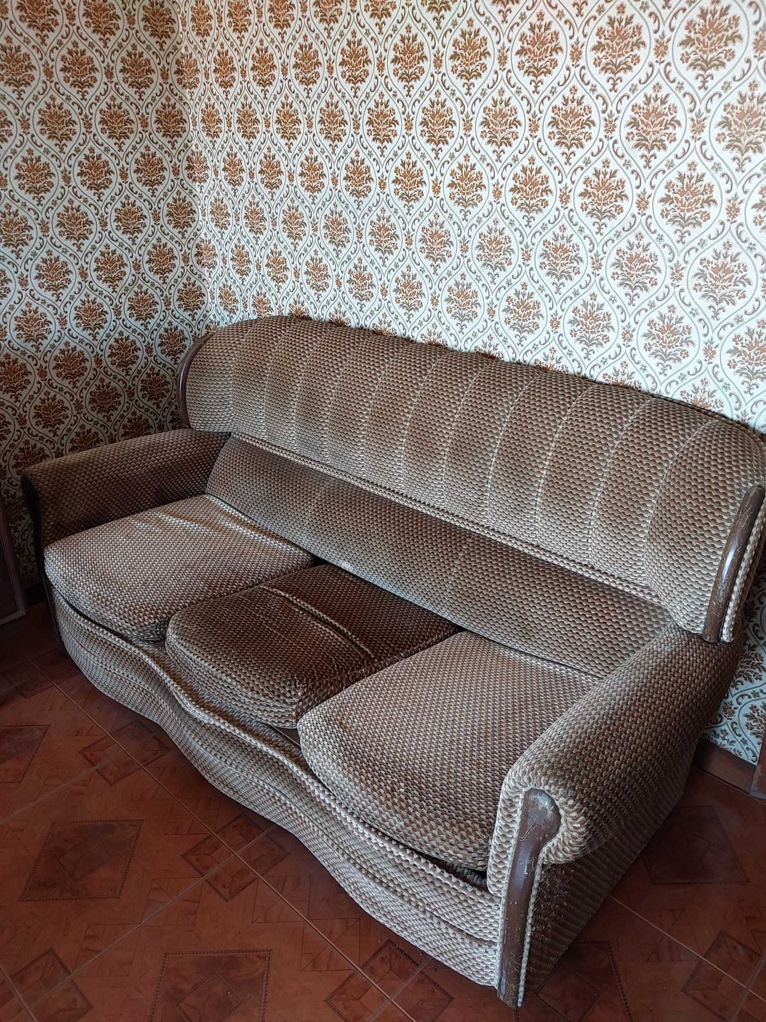 Conjunto Vintage de Sofá e Poltronas