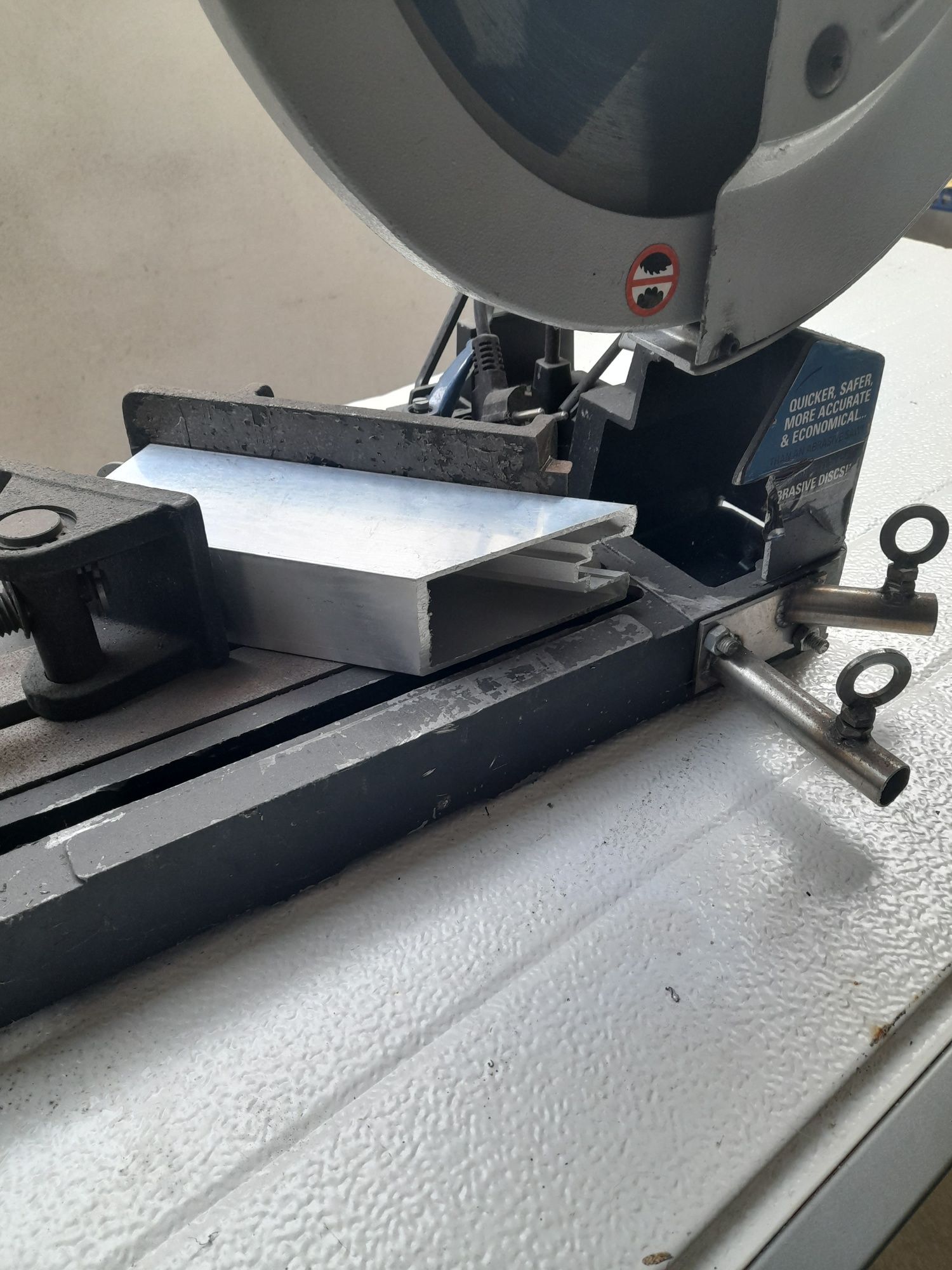 Maquina serrote de corte