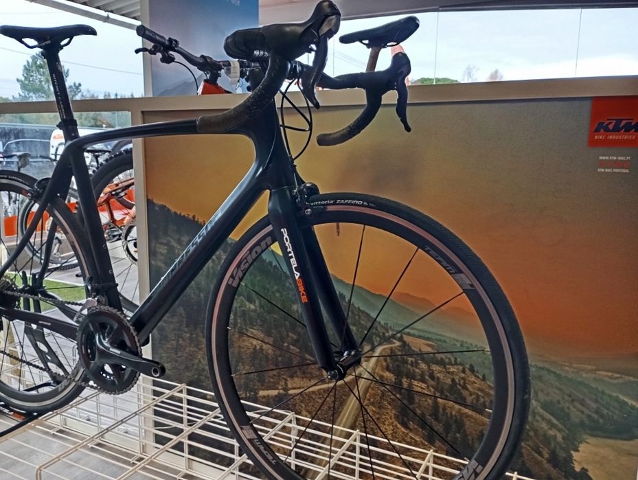 Bicicleta de estrada em carbono