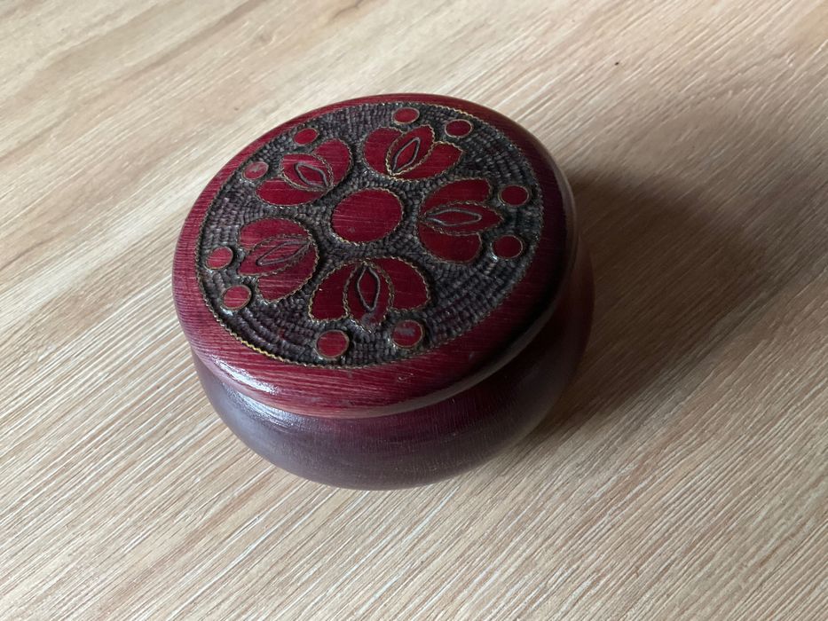 Caixa em madeira bordeaux