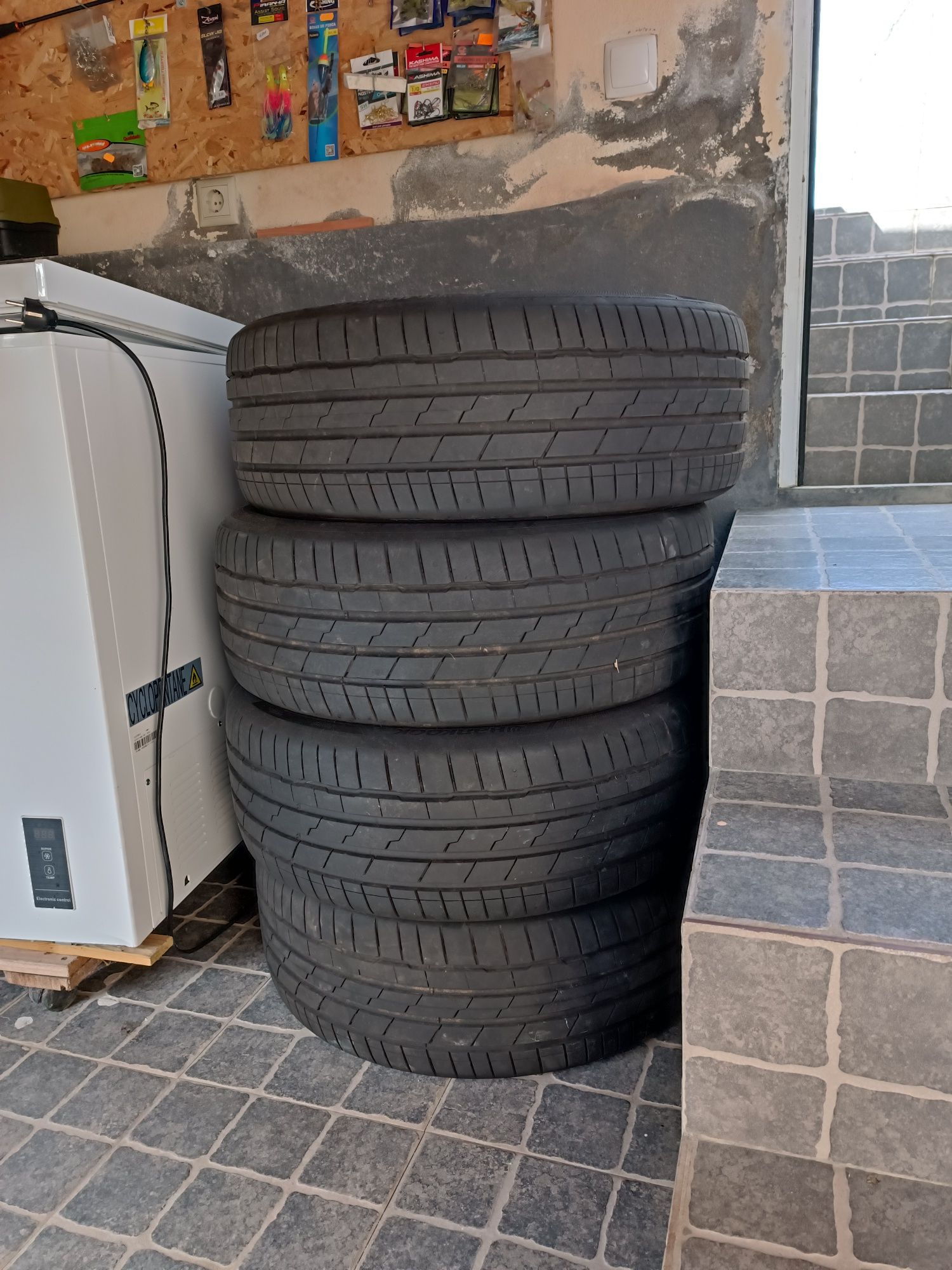 Pneus 225/45 R19