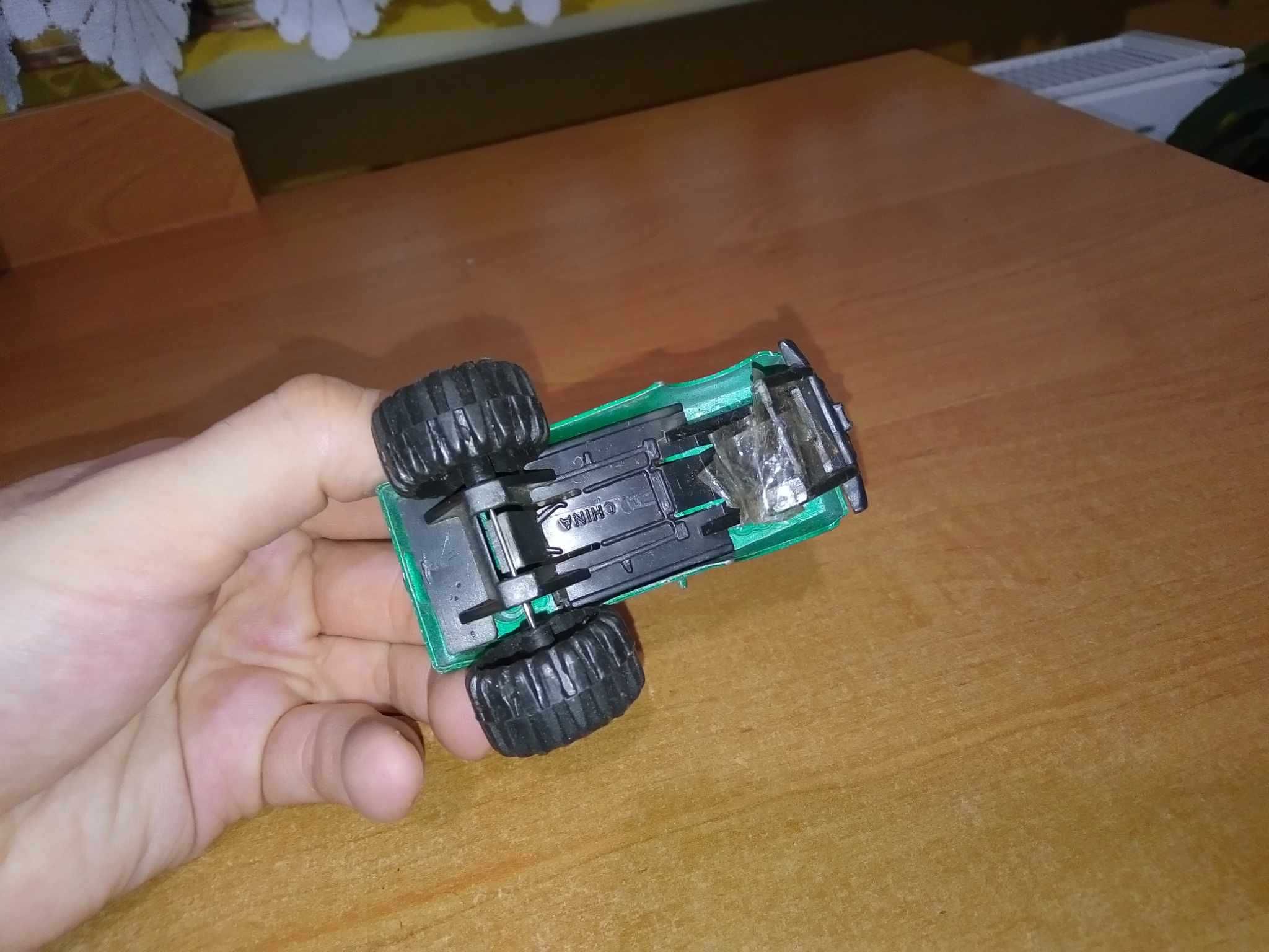 Samochód samochodzik auto autko zabawka model monster truck zielony