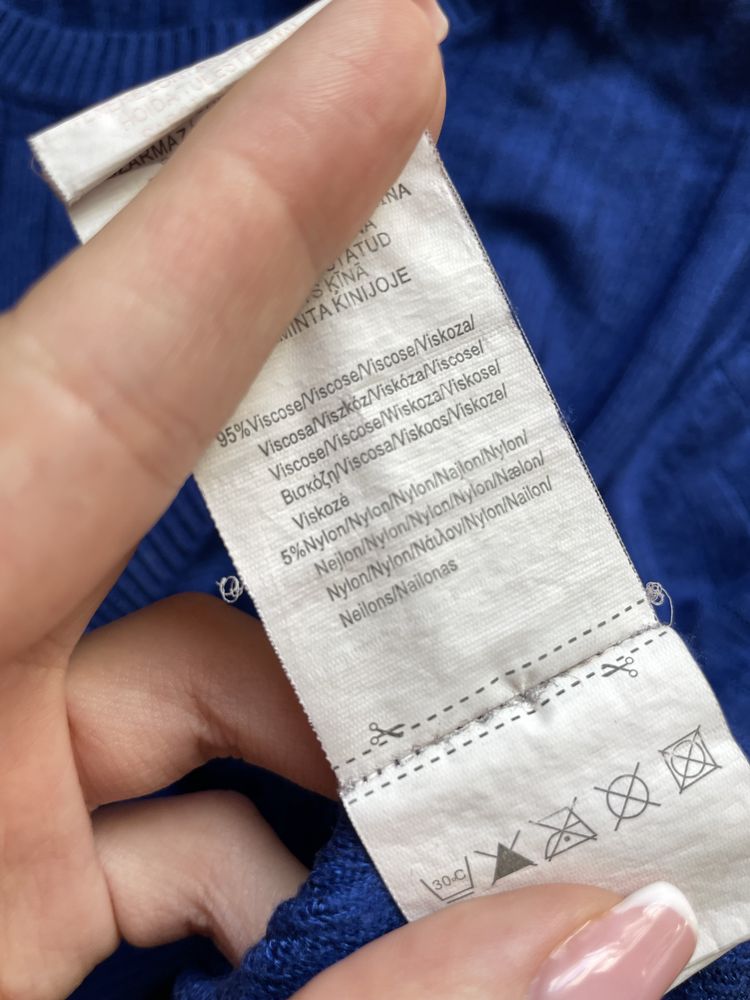Kobaltowy sweter damski z wiskozy