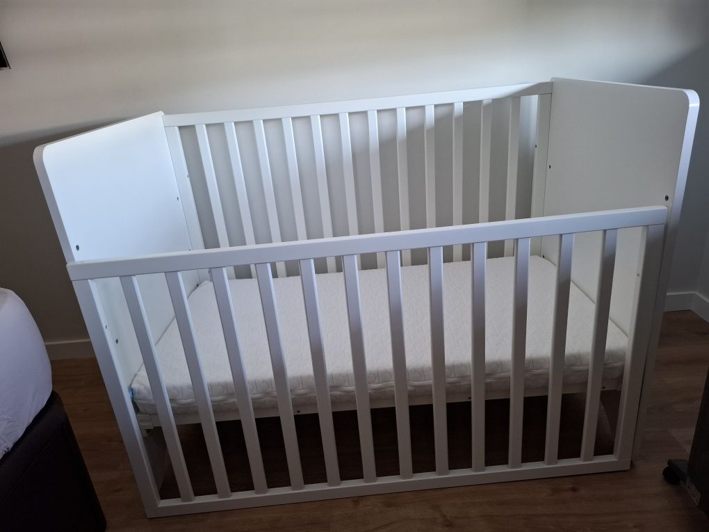 Vendo cama de grades de bebé
