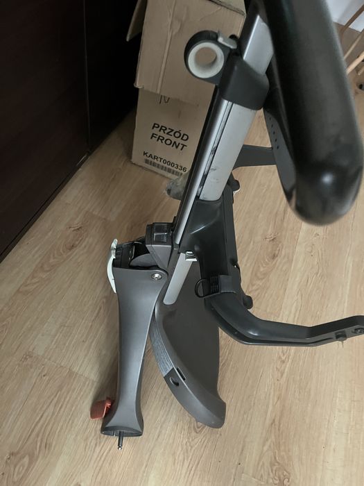 Stelaż Stokke Xplory V4 z kierownicą