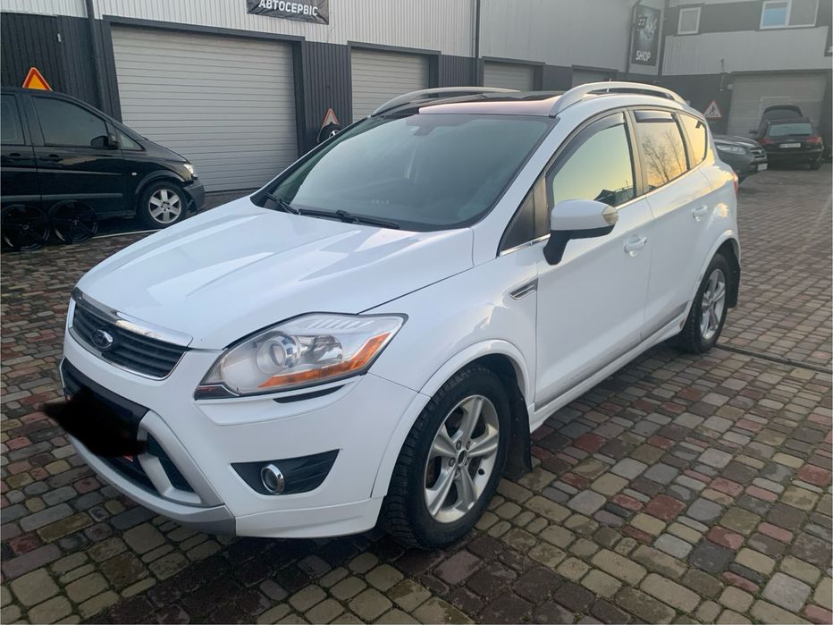 Ford Kuga 2011 рік