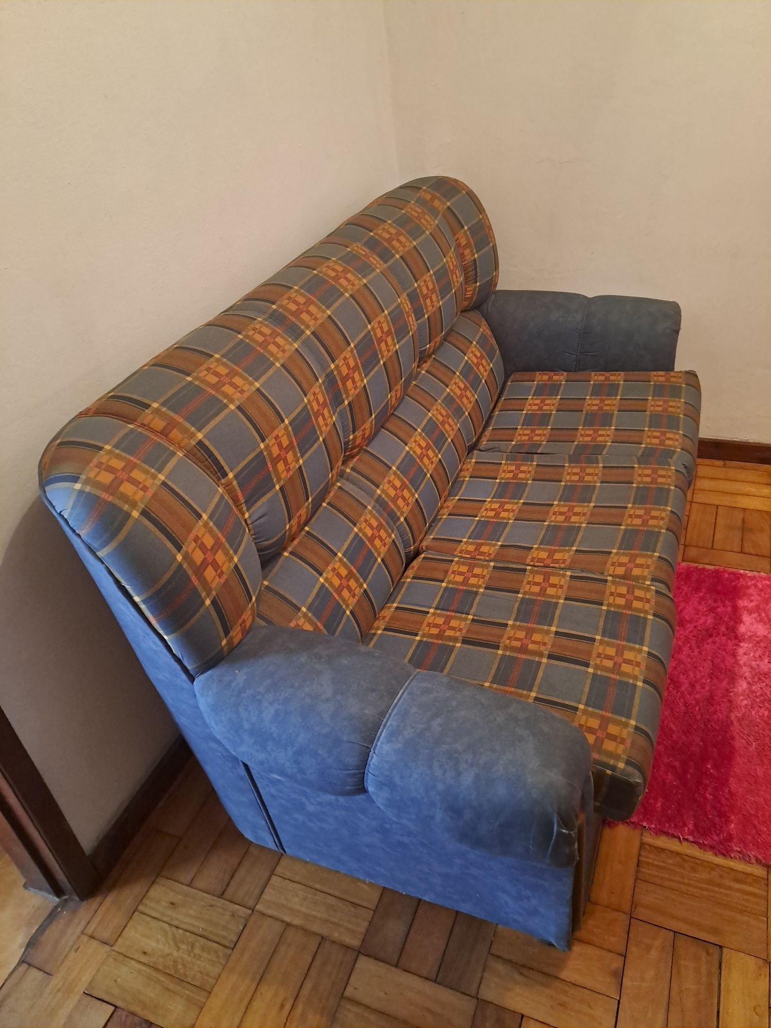 Sofá 3 lugares em bom estado