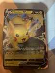 Carta de pokemon pikachu V